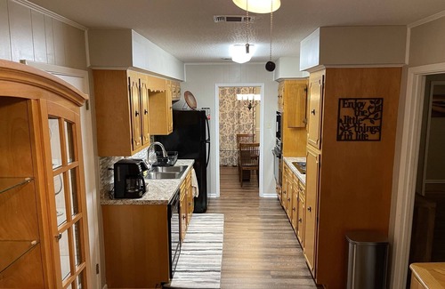 Hattiesburg House | Spacious house in a quiet family oriented neighborhood