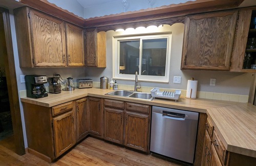East Boulder House | Spacious house in Boulder with 2 car garage and AC