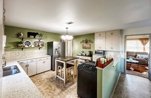 Smithville House | Spacious House in Charming Smithville - Dog-Friendly with patio