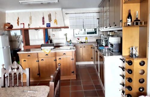 Mafra House | Spacious House in Encarnação with Garden & Terrace
