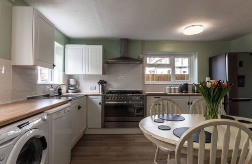 Earls Barton House | Spacious house in the popular Northamptonshire village of Earls Barton.