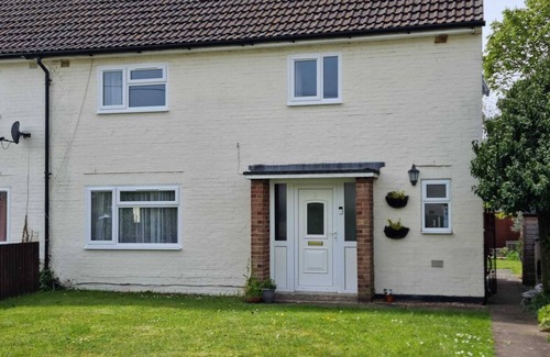 Earls Barton House | Spacious house in the popular Northamptonshire village of Earls Barton.