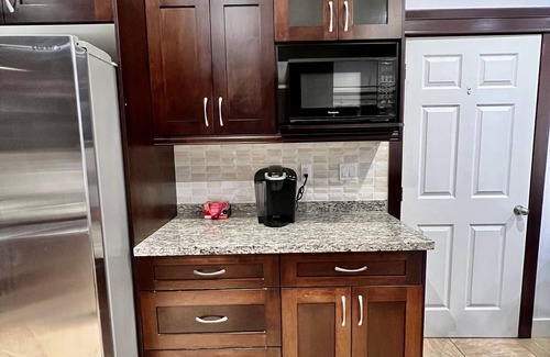 Sunset House | Spacious House located in Main St
