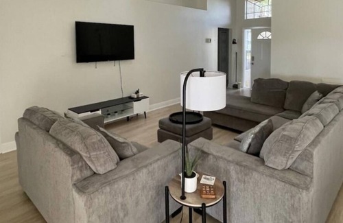 Florida Pines House | Spacious House near Dining and Attractions!