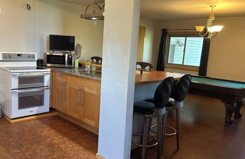 Gunnison House | Spacious House North of Gunnison, Close to the Bus Stop.