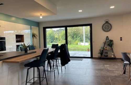 Sault-Brenaz Villa | Spacious house on the banks of the Rhône opposite the greenhouse island and via Rhôna