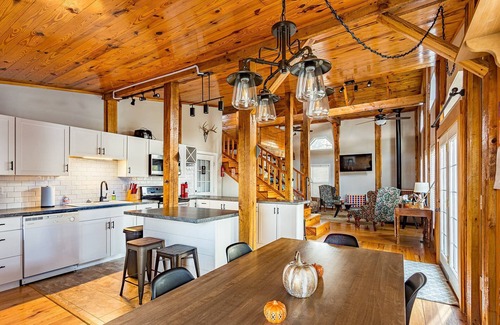 Sloans Valley Cabin | Spacious House on the Water - Lake Cumberland