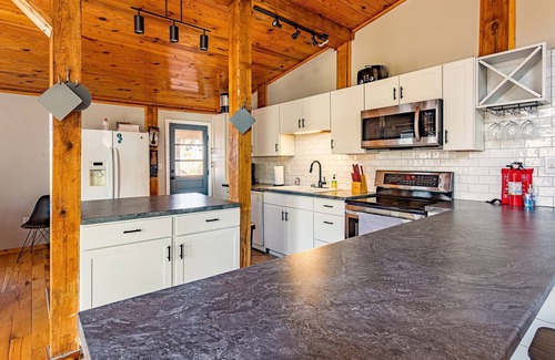 Sloans Valley Cabin | Spacious House on the Water - Lake Cumberland