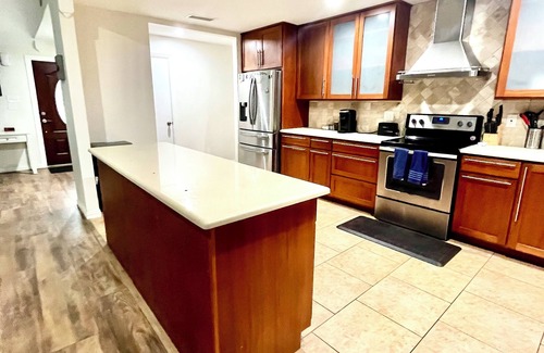 Carrollton House | Spacious House Sleeps 8 - Family and Pet Friendly Across from Park!