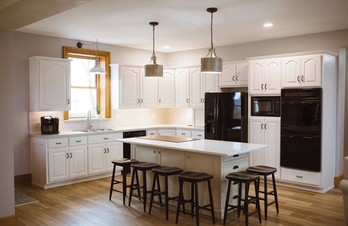 West Alexandria House | Spacious House with Large yard and King-size bed
