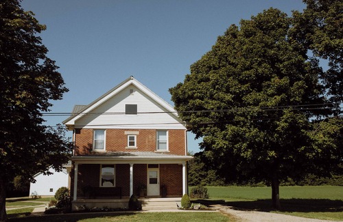 West Alexandria House | Spacious House with Large yard and King-size bed