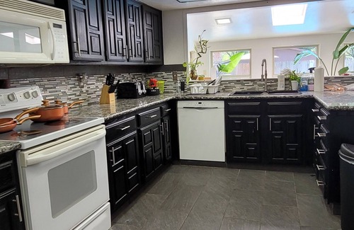 Northeast Carrollton House | Spacious house w/Private beautiful blue pool and cozy Fireplace