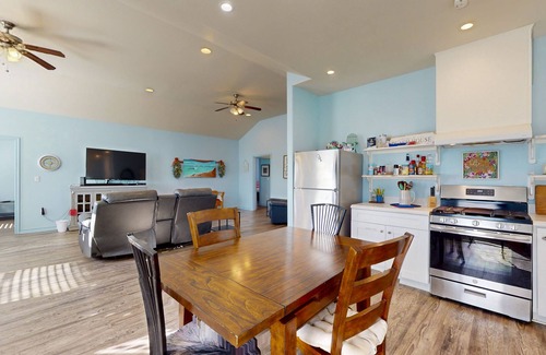 North Beach House | Spacious house with full kitchen, TVs, WIFI, balcony, near the beach