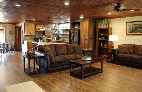Talihina House | Spacious house with amazing mountain views in the Potato Hills