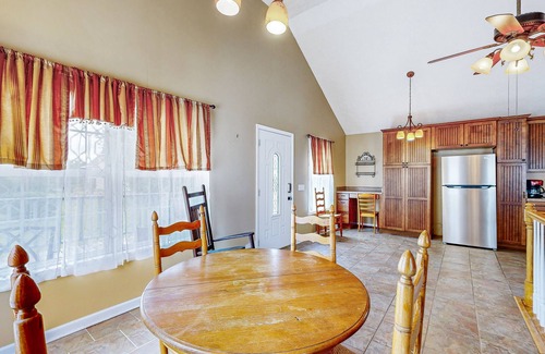 Counce House | Spacious house with free wifi, private W/D - dog friendly
