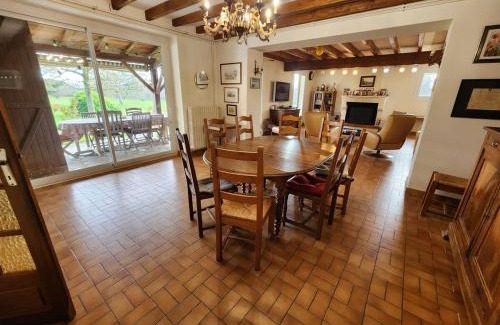 Salles-en-Toulon House | Spacious house with large garden in Valdivienne