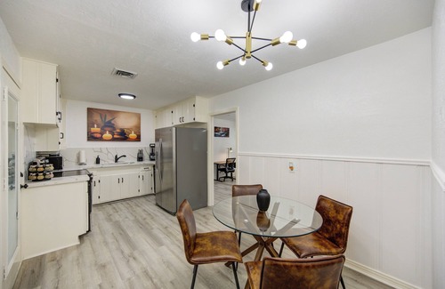 Beaumont House | Spacious house with massage chair and game room