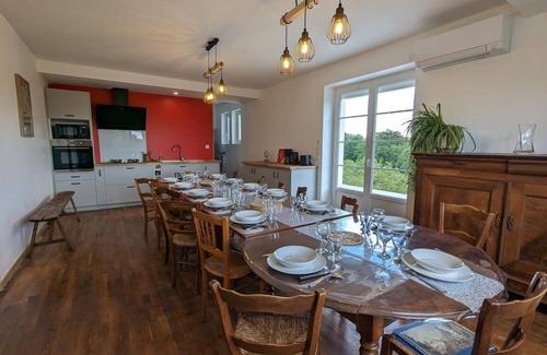 Montbron Cottage | Spacious house with private pool, air conditioning, Wi-Fi, pets allowed and parking
