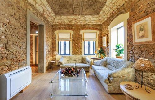 Olhao House | Spacious house with sea view in Quelfes, shared pool