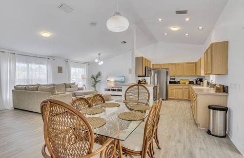 North Port House | Spacious House with Relaxing Pool-Minutes to Warm Mineral Springs & Best Beaches