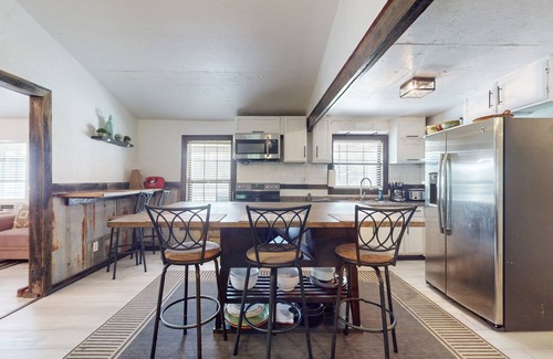 Somerville House | Spacious house with firepit, wraparound porch, pavilion + dog friendly