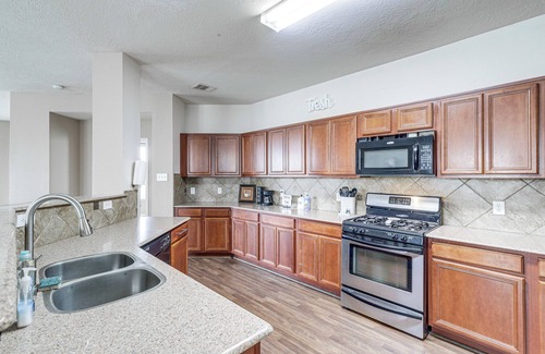 Houston House | Spacious Houston Home w/Pool Access, Fenced Yard!
