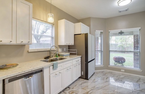 Barker House | Spacious Houston Home w/Patio, Grill & Fireplace!