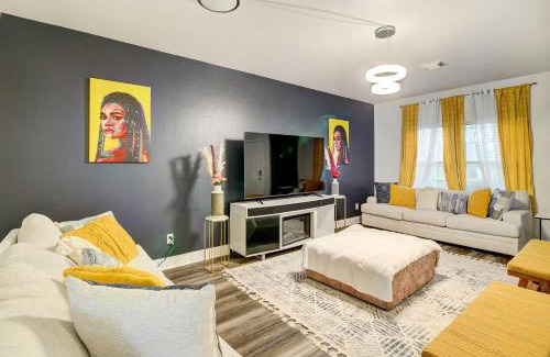 Central Southwest House | Spacious Houston Home with Private Yard and Fire Pit!