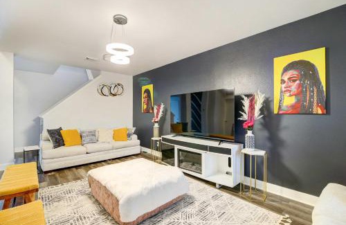 Central Southwest House | Spacious Houston Home with Private Yard and Fire Pit!