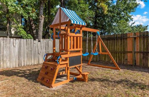 Atascocita Villa | Spacious Humble Retreat - Near IAH & Lake Houston - Sleeps 9