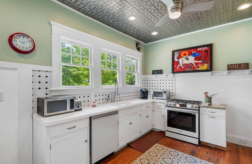 Historic Hyde Park North House | Spacious Hyde Park Retreat on Packwood