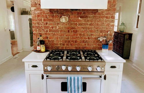 North Side House | Spacious, Immaculate, Historic 6-bedroom home minutes from NYC