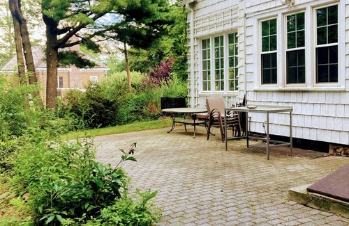 North Side House | Spacious, Immaculate, Historic 6-bedroom home minutes from NYC