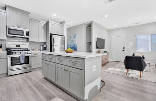 Fullerton House | Spacious & Immaculate Disney Vacation Home 3br/2ba