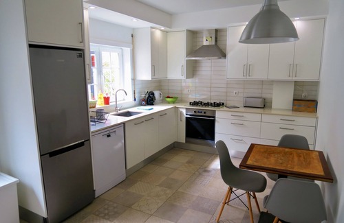 Atouguia da Baleia House | Spacious, Insta-worthy Villa, Private Pool, Garden