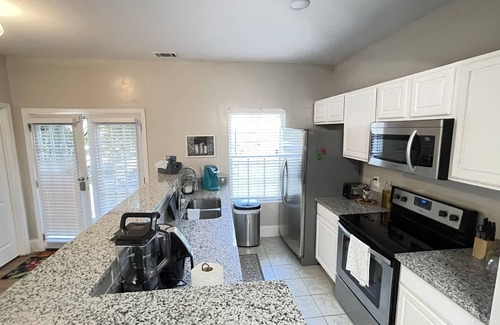 Pittsburgh House | SPACIOUS, IN TOWN 3 BEDROOM HOME