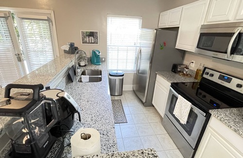 Pittsburgh House | SPACIOUS, IN TOWN 3 BEDROOM HOME