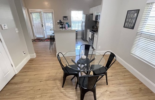 Pittsburgh House | SPACIOUS, IN TOWN 3 BEDROOM HOME