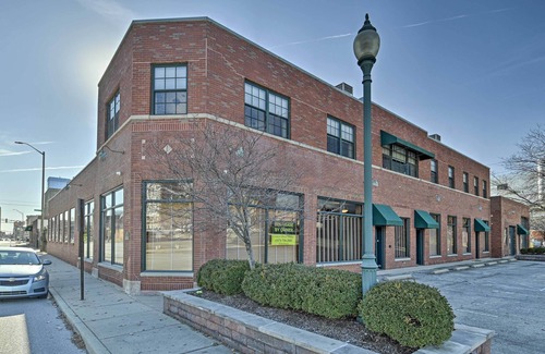 St. Joseph Historic Neighborhood Apartment | Spacious Indianapolis Condo w/Private Gym!