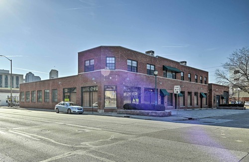 St. Joseph Historic Neighborhood Apartment | Spacious Indianapolis Condo w/Private Gym!