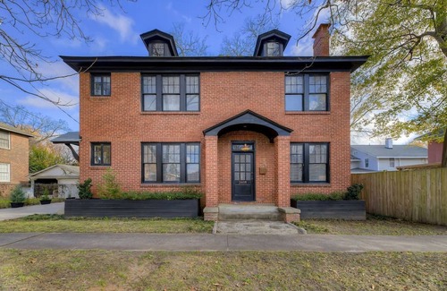 Earlewood Apartment | Spacious Industrial Modern Apt 2BR 1BA Downstairs