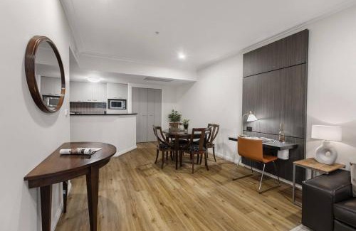 Chinatown Apartment | Spacious Inner-city Stay with King Bed and Balcony