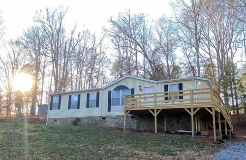 Denver House | Spacious & Inviting Home in Denver, NC