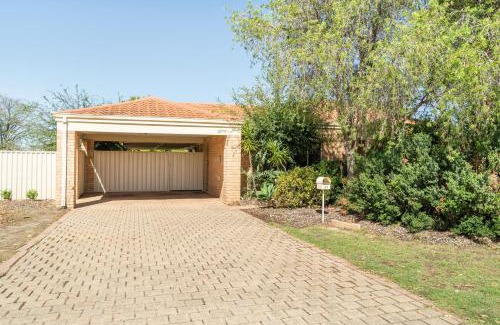 Jandakot House | SPACIOUS JANDAKOT HOUSE FOR FAMILY AND BUSINESs