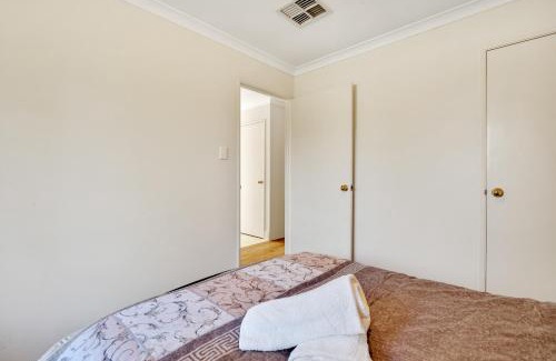 Jandakot House | SPACIOUS JANDAKOT HOUSE FOR FAMILY AND BUSINESs