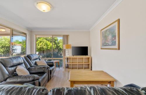 Jandakot House | SPACIOUS JANDAKOT HOUSE FOR FAMILY AND BUSINESs