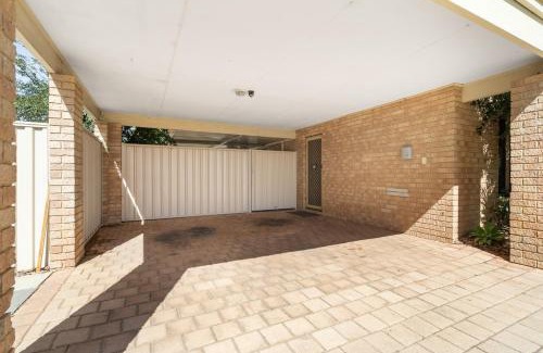Jandakot House | SPACIOUS JANDAKOT HOUSE FOR FAMILY AND BUSINESs