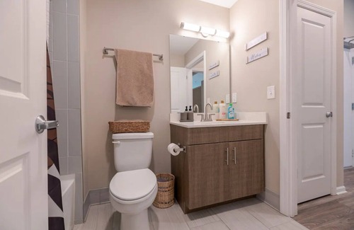 North Kansas City Apartment | Spacious Kansas City Midtown Airbnb 2BR/2BA