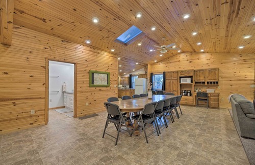 Partridge House | Spacious Kansas Retreat: On-Site Disc Golf!