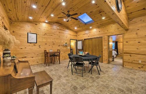 Partridge House | Spacious Kansas Retreat On-Site Disc Golf!